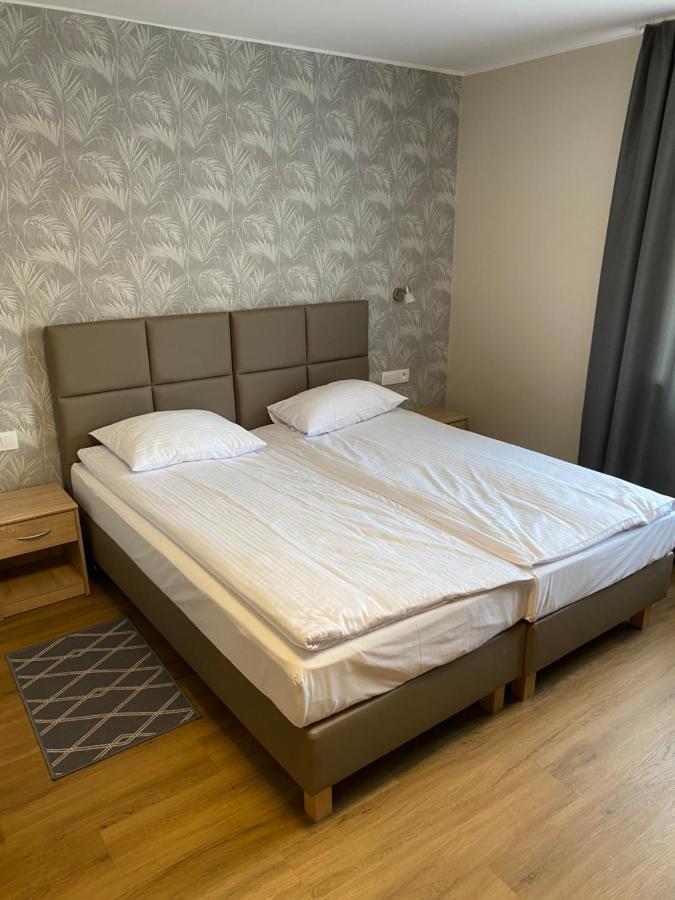 Gracja Bed & Breakfast Varşovia Exterior foto